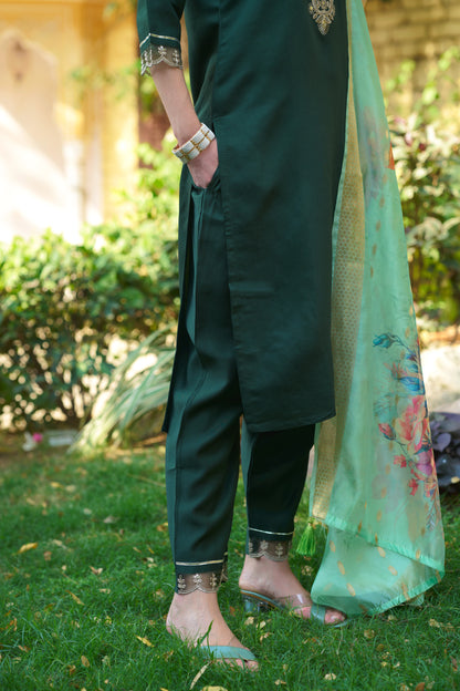 Dhiyona VV Zivaah Women Kurta and Pant Viscose Rayon Fabric