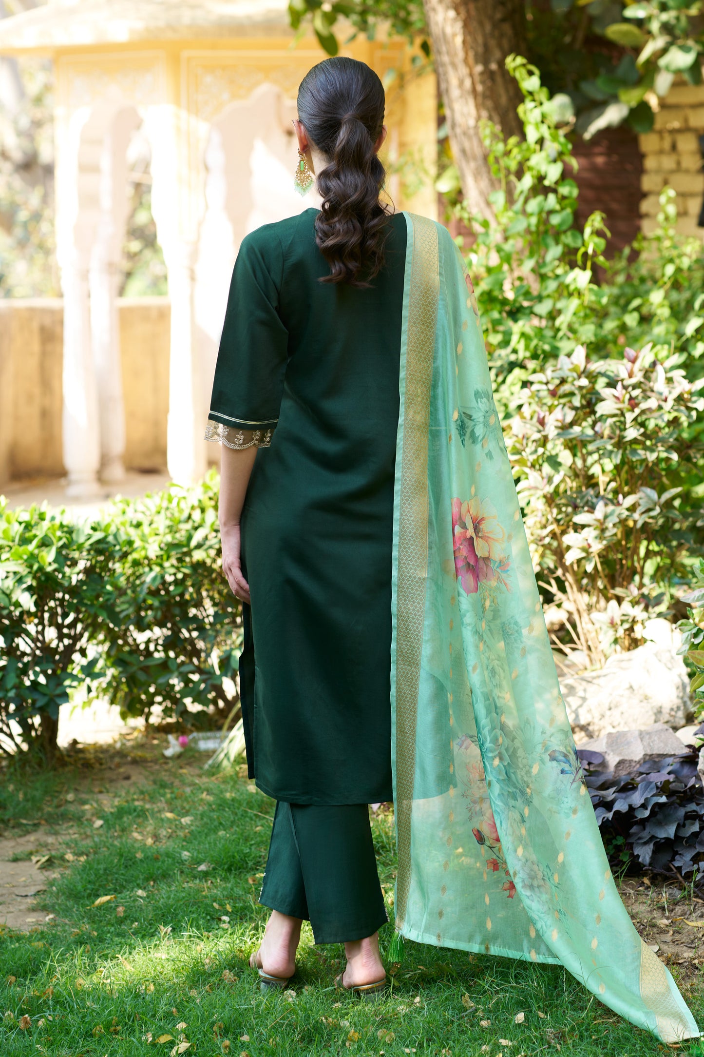 Dhiyona VV Zivaah Women Kurta and Pant Viscose Rayon Fabric