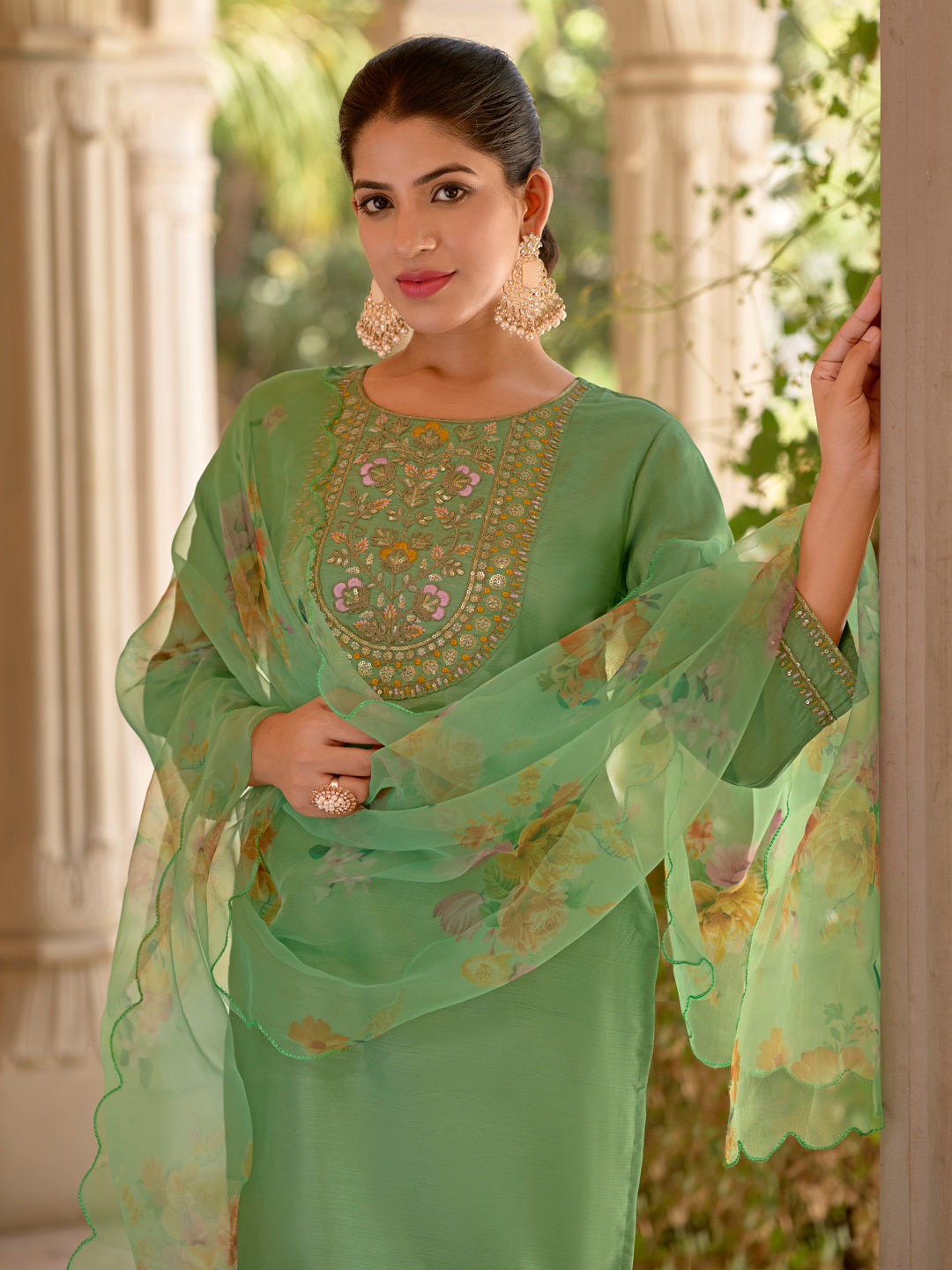 Dhiyona VV Niharika Women Kurta and Trousers Pant Set Silk Blend