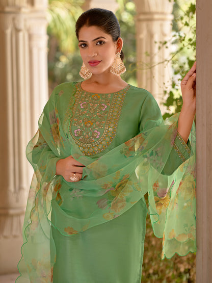 Dhiyona VV Niharika Women Kurta and Trousers Pant Set Silk Blend