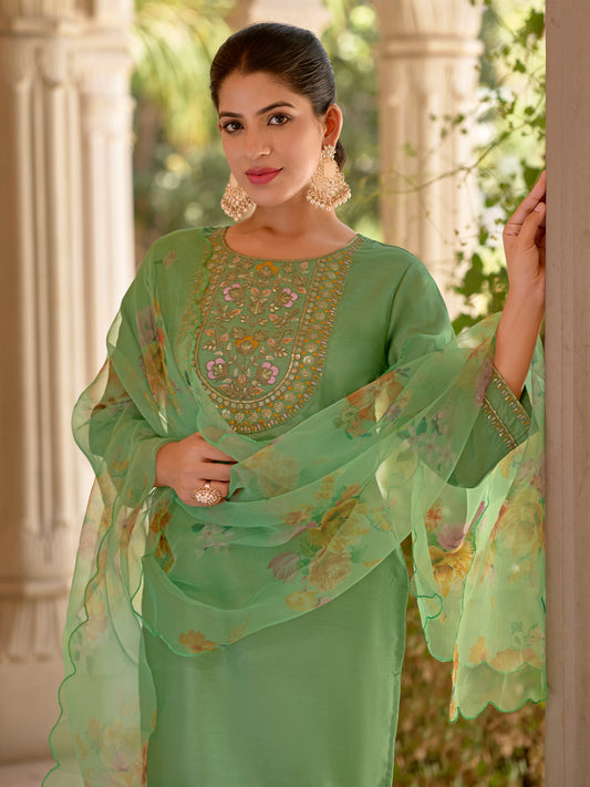 Dhiyona VV Niharika Women Kurta and Trousers Pant Set Silk Blend