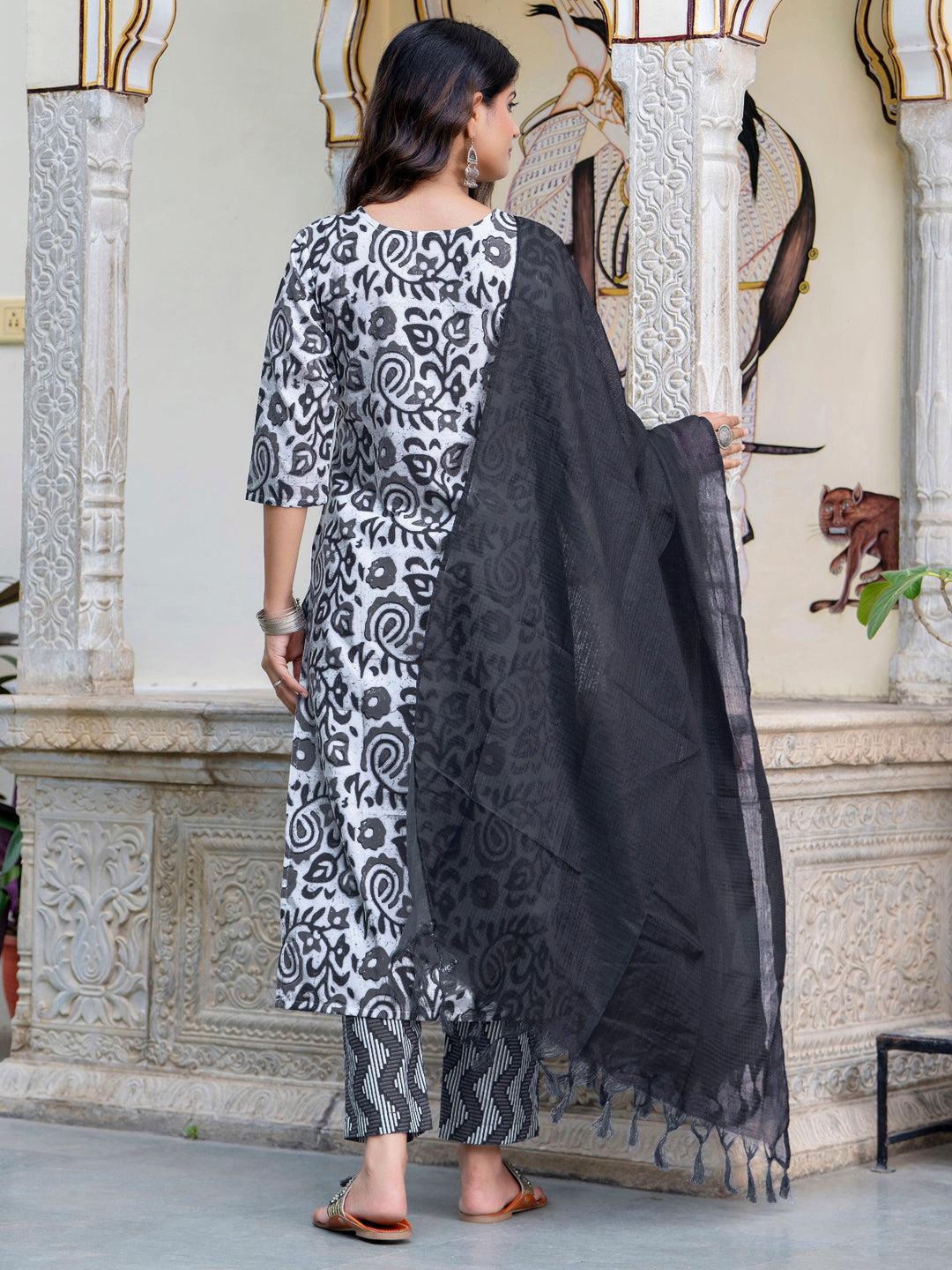 Dhiyona VV Women Cotton Blend Kurta Pant Dupatta Set