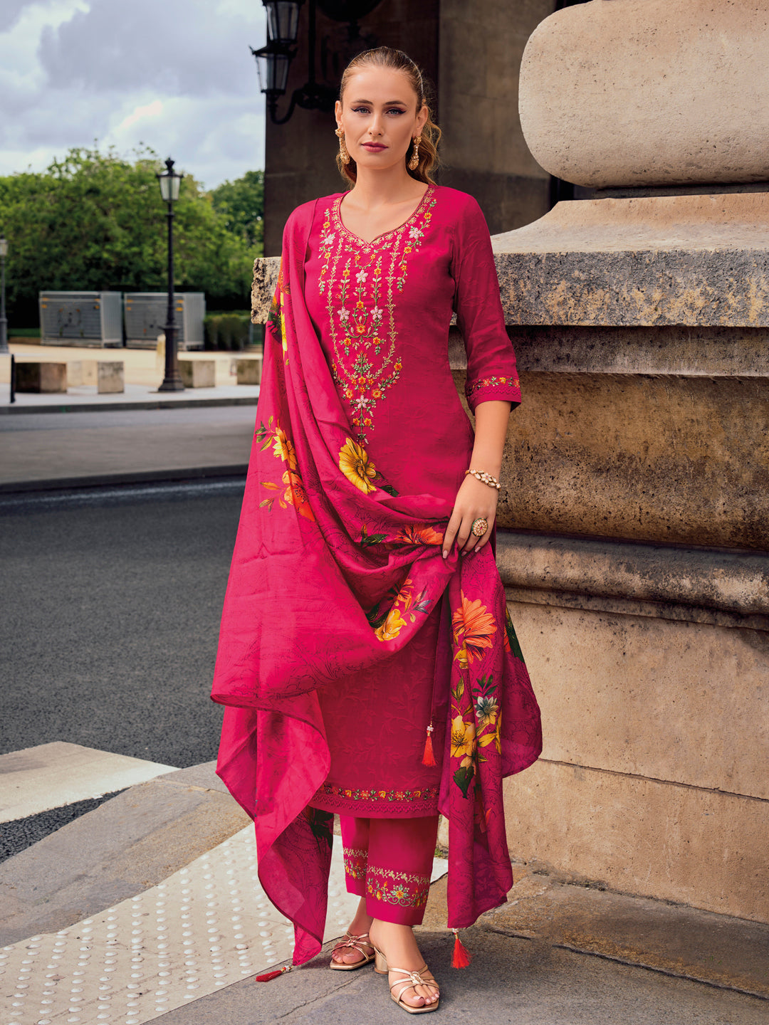 Dhiyona VV Women's Silk Blend Kurta Pant Dupatta Set