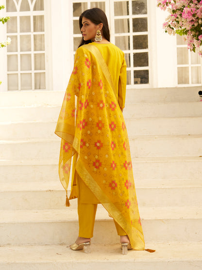 Dhiyona VV Akshara Yellow Silk Blend Kurta Set with Beaded Embroidered Design & Organza Dupatta