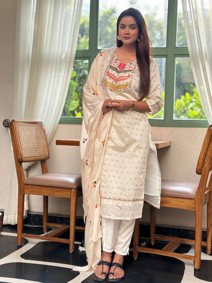 Dhiyona VV Sangini Off White Embroidered Chanderi Silk Kurta Set with Embroidered Dupatta