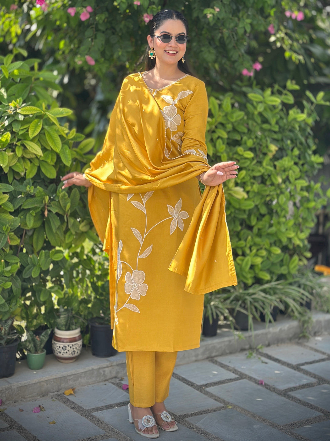 Dhiyona VV Samyuktha Pink Embroidery Silk Straight Kurta With Trousers & Dupatta Sets