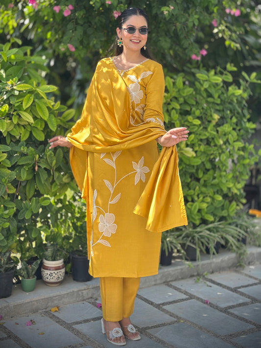 Dhiyona VV Samyuktha Pink Embroidery Silk Straight Kurta With Trousers & Dupatta Sets