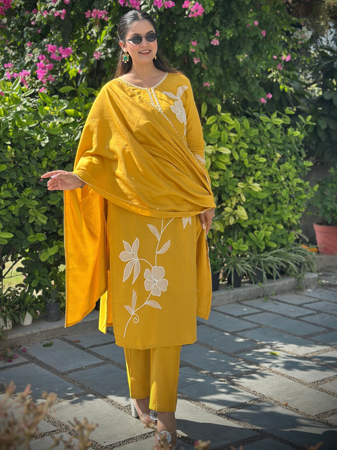 Dhiyona VV Samyuktha Pink Embroidery Silk Straight Kurta With Trousers & Dupatta Sets