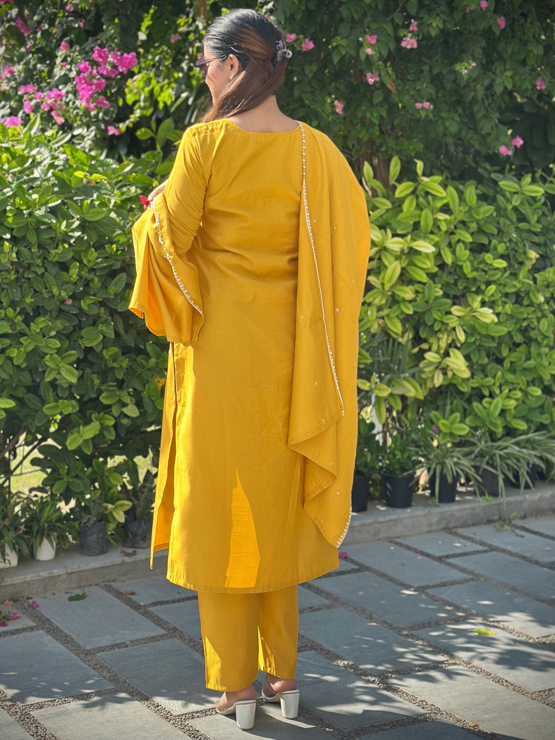 Dhiyona VV Samyuktha Pink Embroidery Silk Straight Kurta With Trousers & Dupatta Sets