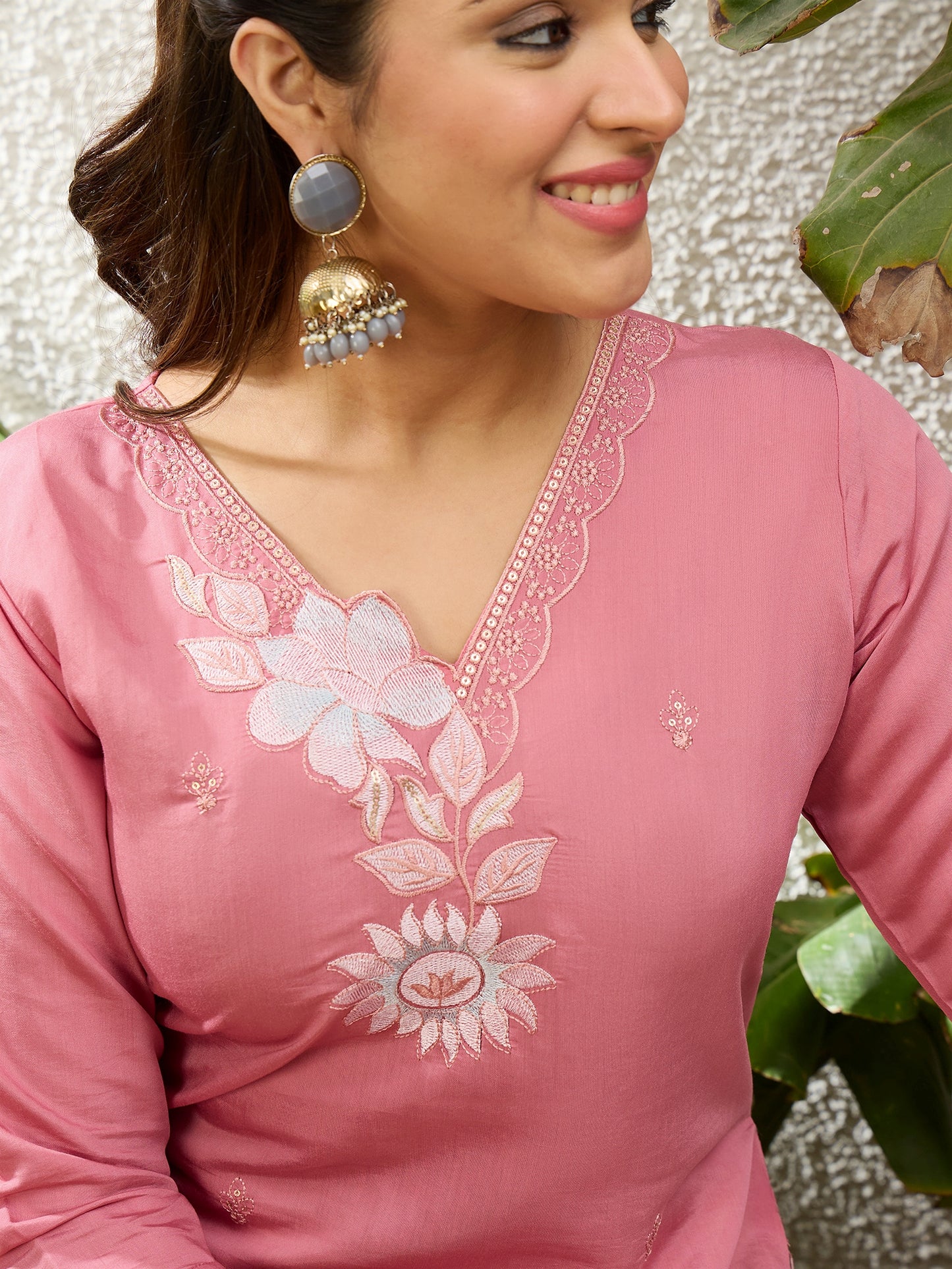 Dhiyona VV Baby Pink Women Embroidered Silk Blend Straight Kurta