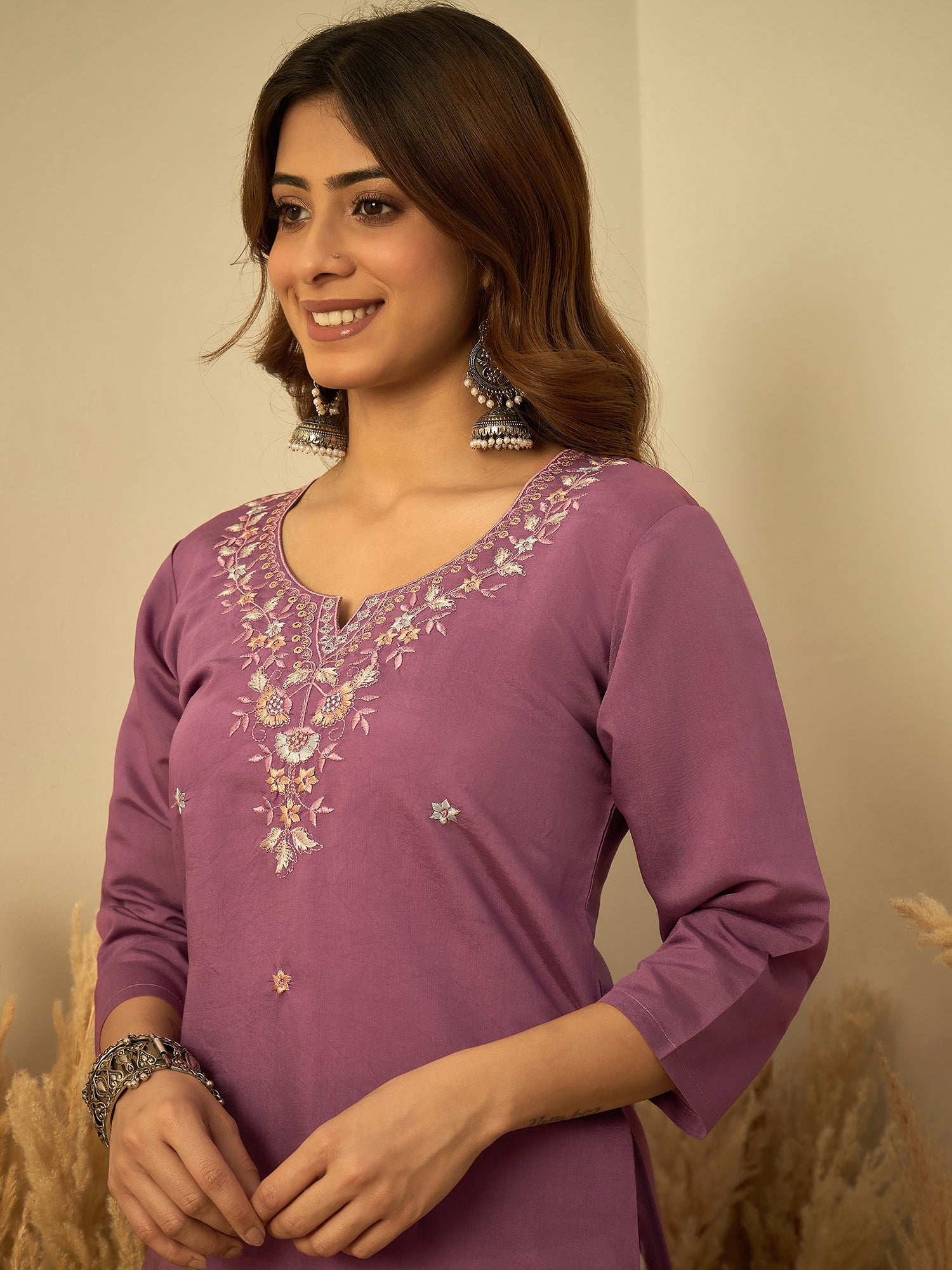 Dhiyona VV Lavender Women Embroidered Silk Blend Straight Kurta