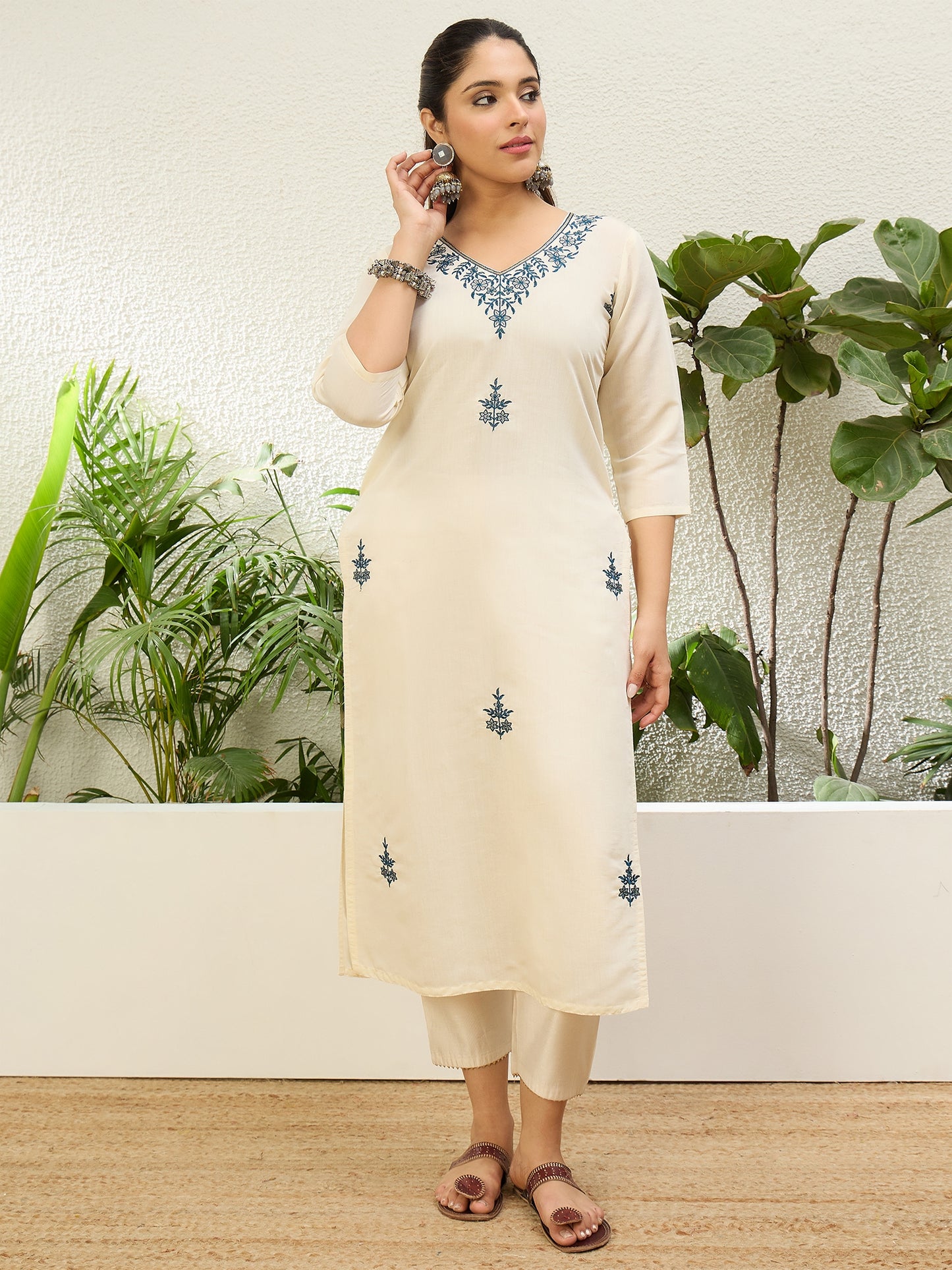Dhiyona VV Off White Women Embroidered Silk Blend Straight Kurta