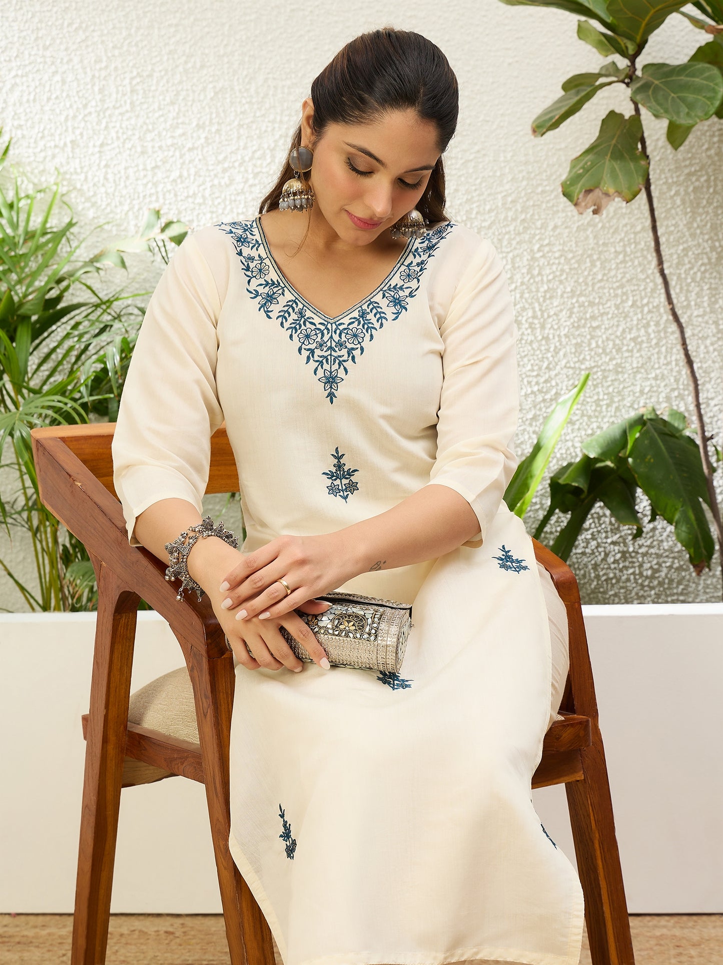 Dhiyona VV Off White Women Embroidered Silk Blend Straight Kurta