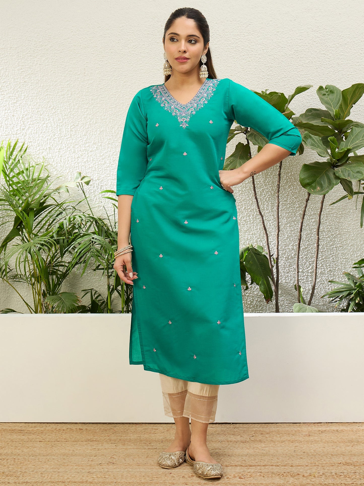 Dhiyona VV Rama Women Embroidered Silk Blend Straight Kurta