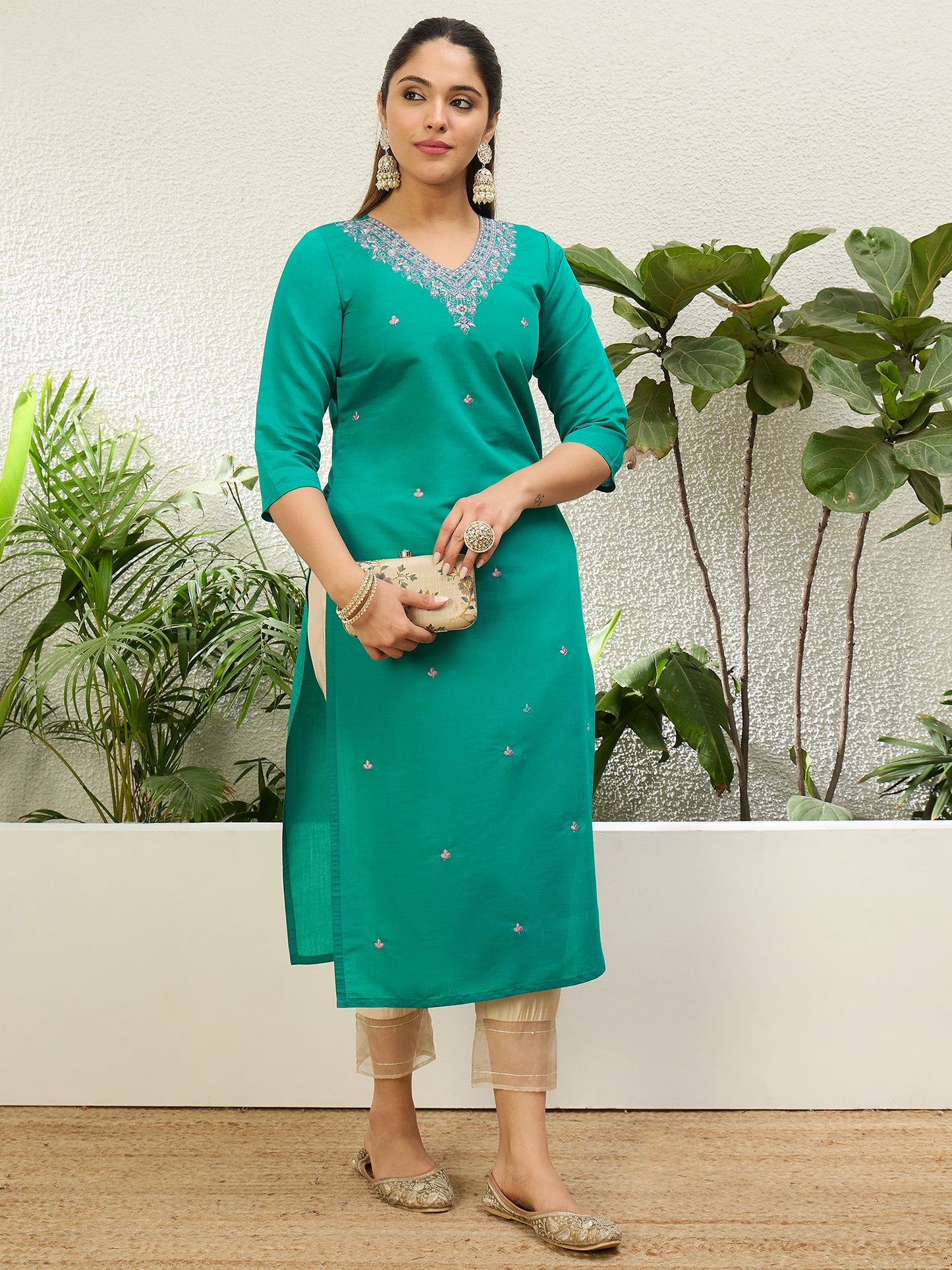 Dhiyona VV Rama Women Embroidered Silk Blend Straight Kurta