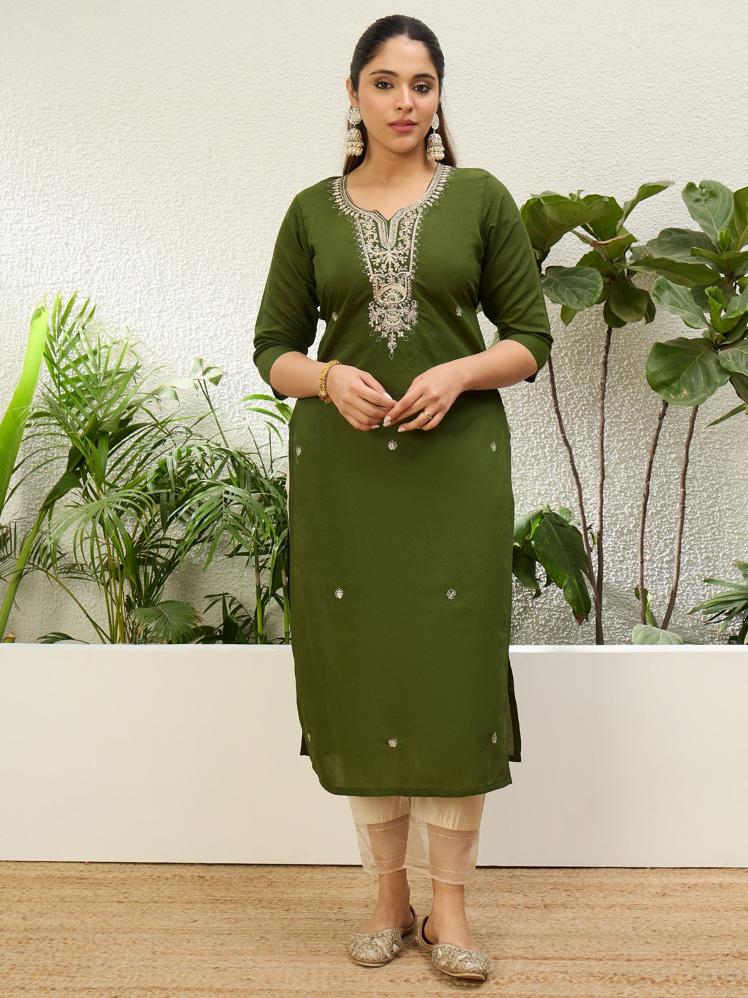 Dhiyona VV Mehndi Women Embroidered Silk Blend Straight Kurta
