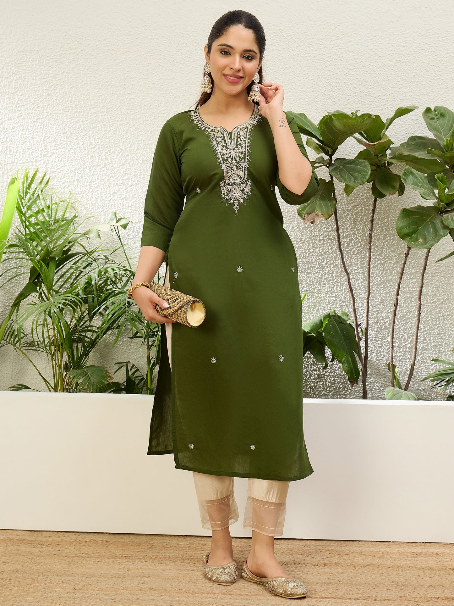 Dhiyona VV Mehndi Women Embroidered Silk Blend Straight Kurta