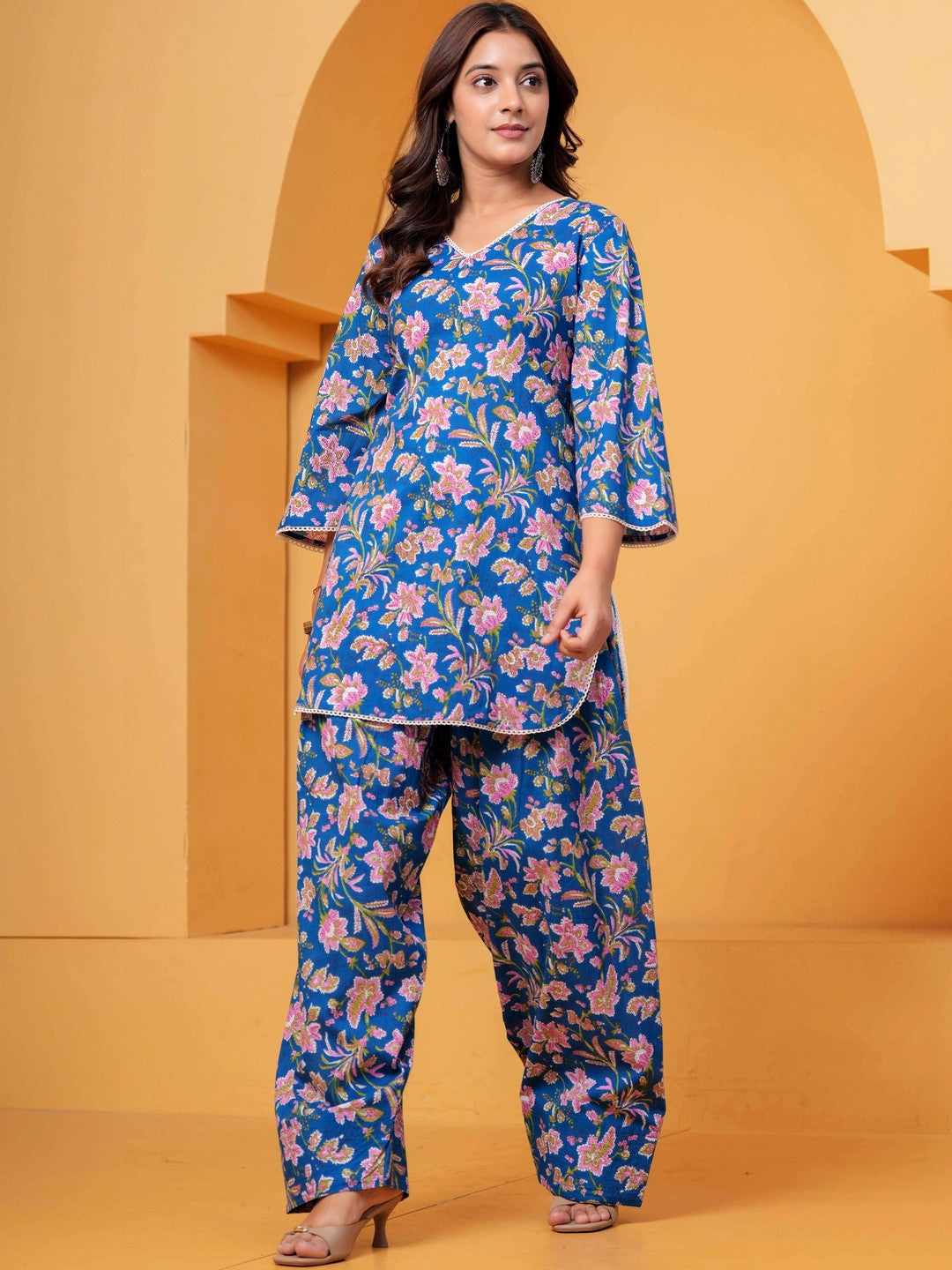 Women Floral Printed Regular Pure Cotton Kurta with Patiala