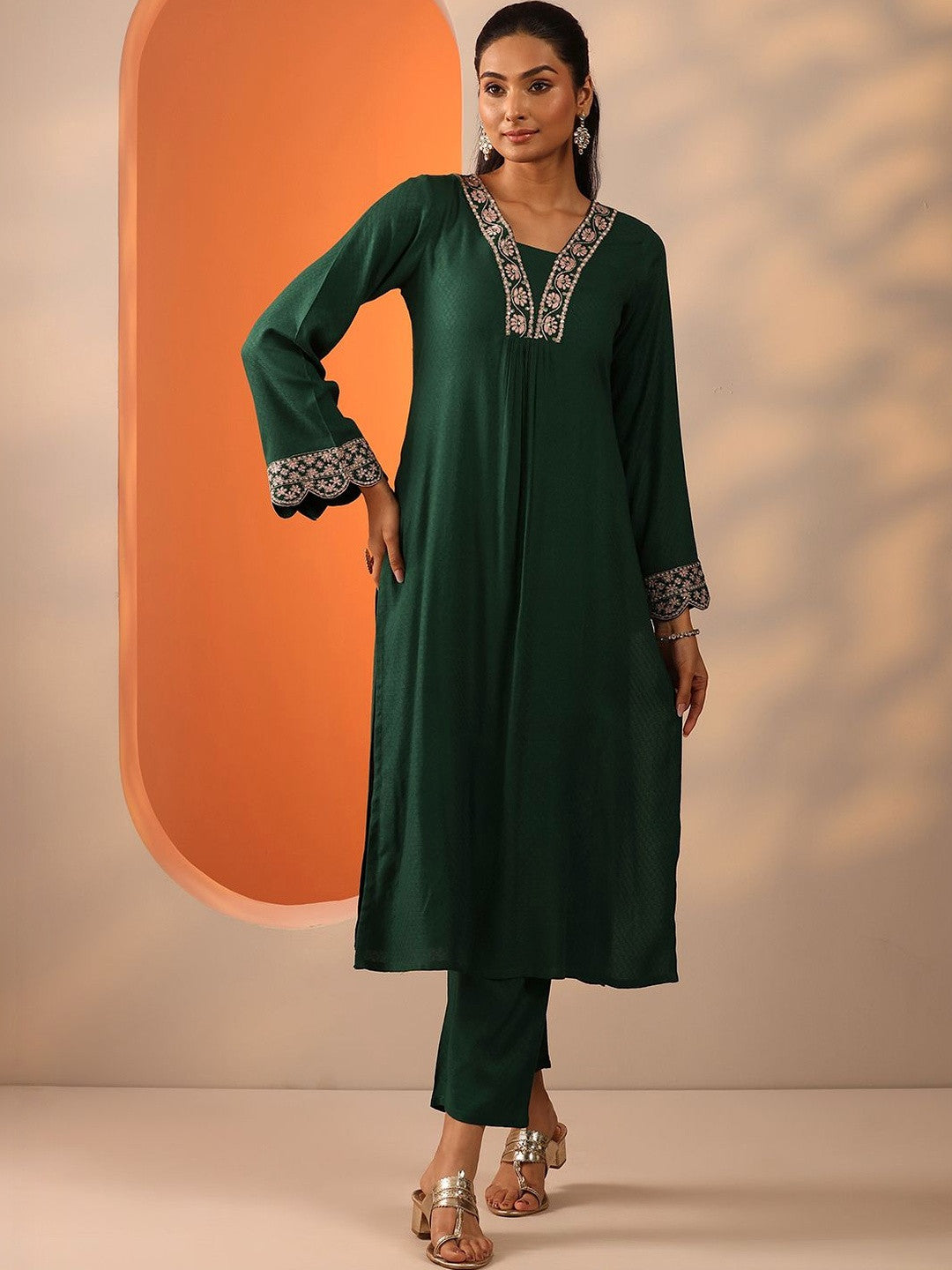Women Ethnic Motifs Regular Thread Work Kurta with Trousers