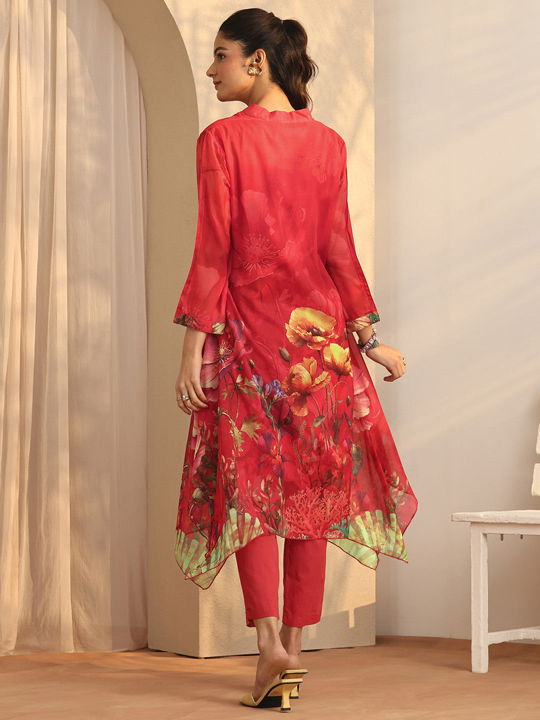 Women Floral Printed Regular Kurta with Trousers