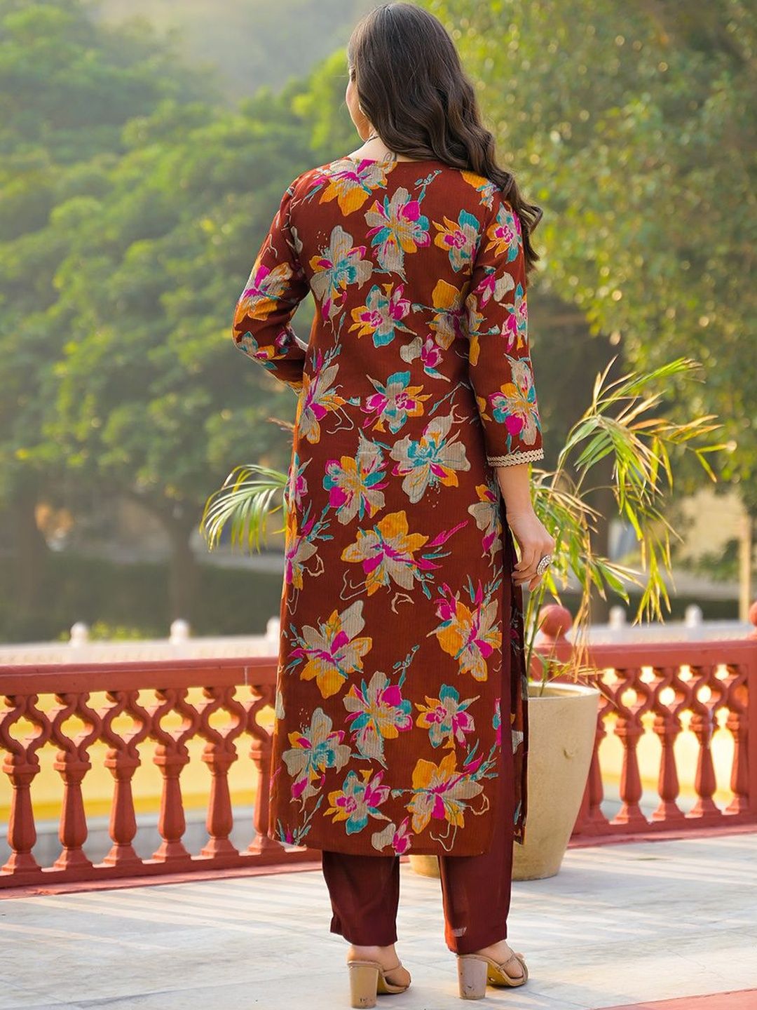 Dhiyona KL Women Floral Printed Regular Thread Work Kurta with Trousers & With Dupatta