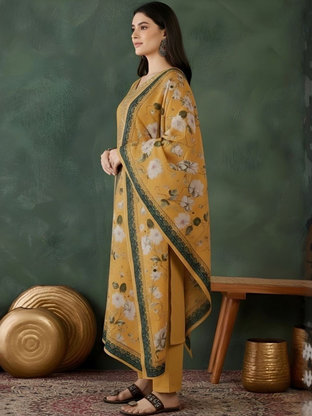Dhiyona KL Women Floral Embroidered Regular Thread Work Kurta with Trousers & With Dupatta