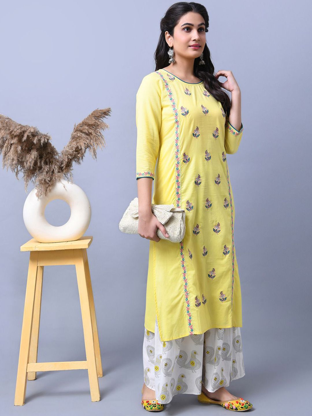 Dhiyona AN Women Floral Embroidered Regular Thread Work Kurta with Sharara