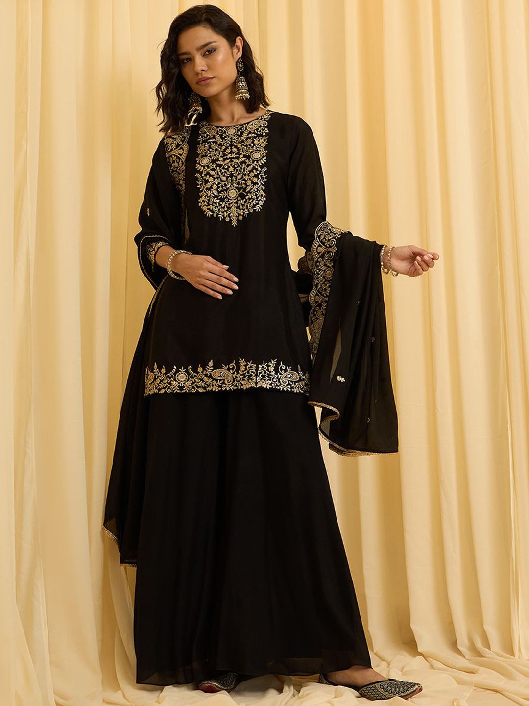 Dhiyona CH Embroidered Kurta Set With Dupatta