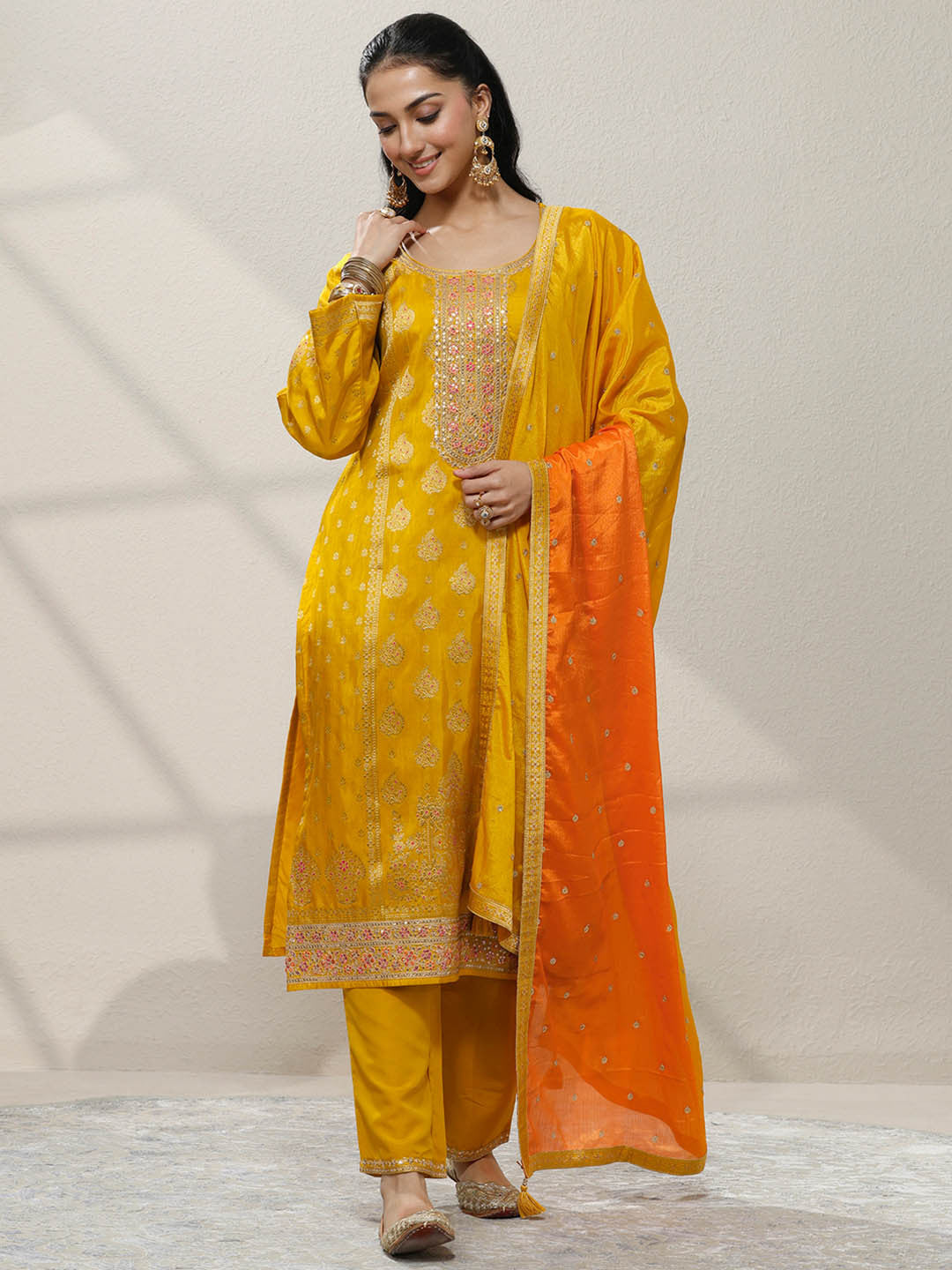 Women Regular Thread Work Kurta with Trousers & With Dupatta