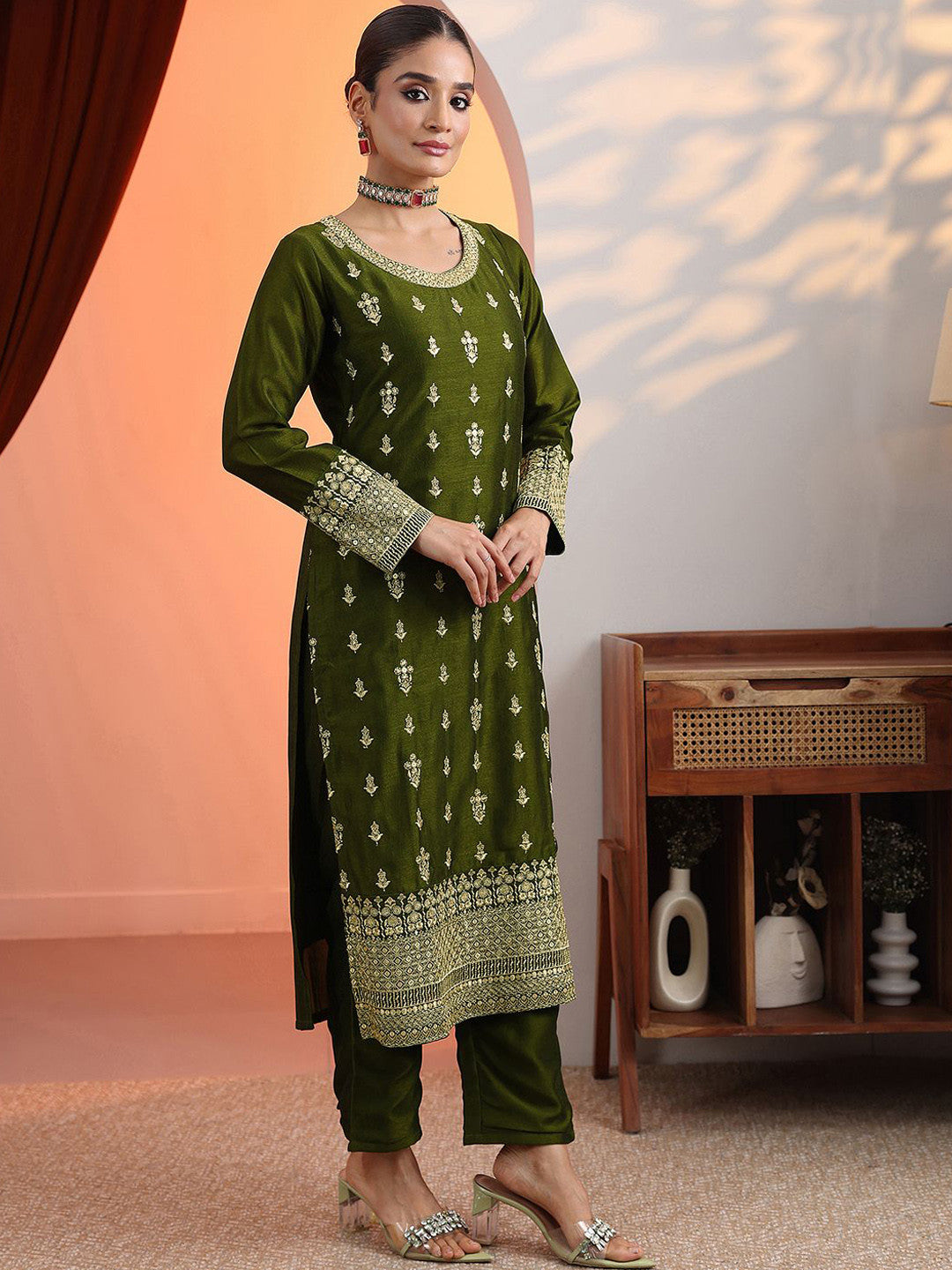 Floral Embroidered Thread Work Straight Kurta With Trousers And Dupatta