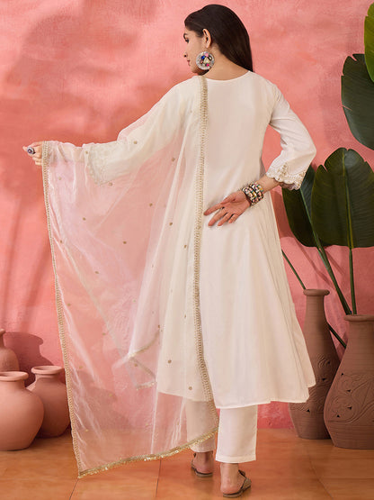 Floral Embroidered Zari Round Neck Kurta With Pant And Dupatta