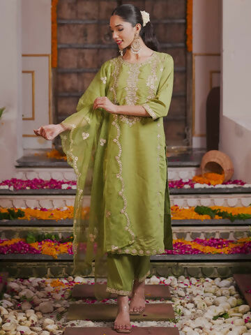 Women's Green embroidered Kurta with Trousers with dupatta