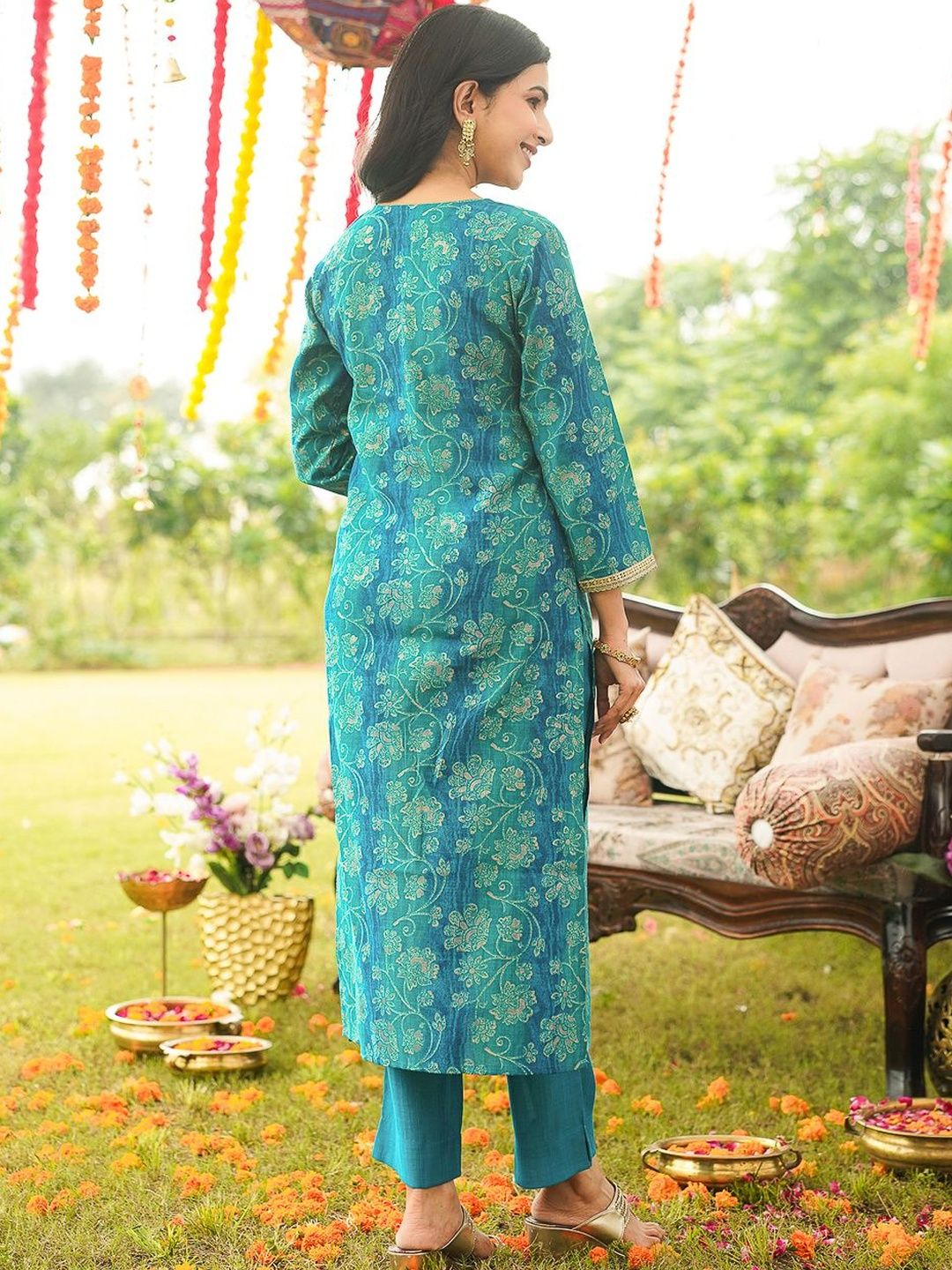 Dhiyona KL Ethnic Motifs Printed Thread Work Straight Kurta With Trousers & Dupatta