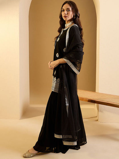 Dhiyona IN Women Floral Embroidered Regular Sequinned Kurti with Sharara & With Dupatta