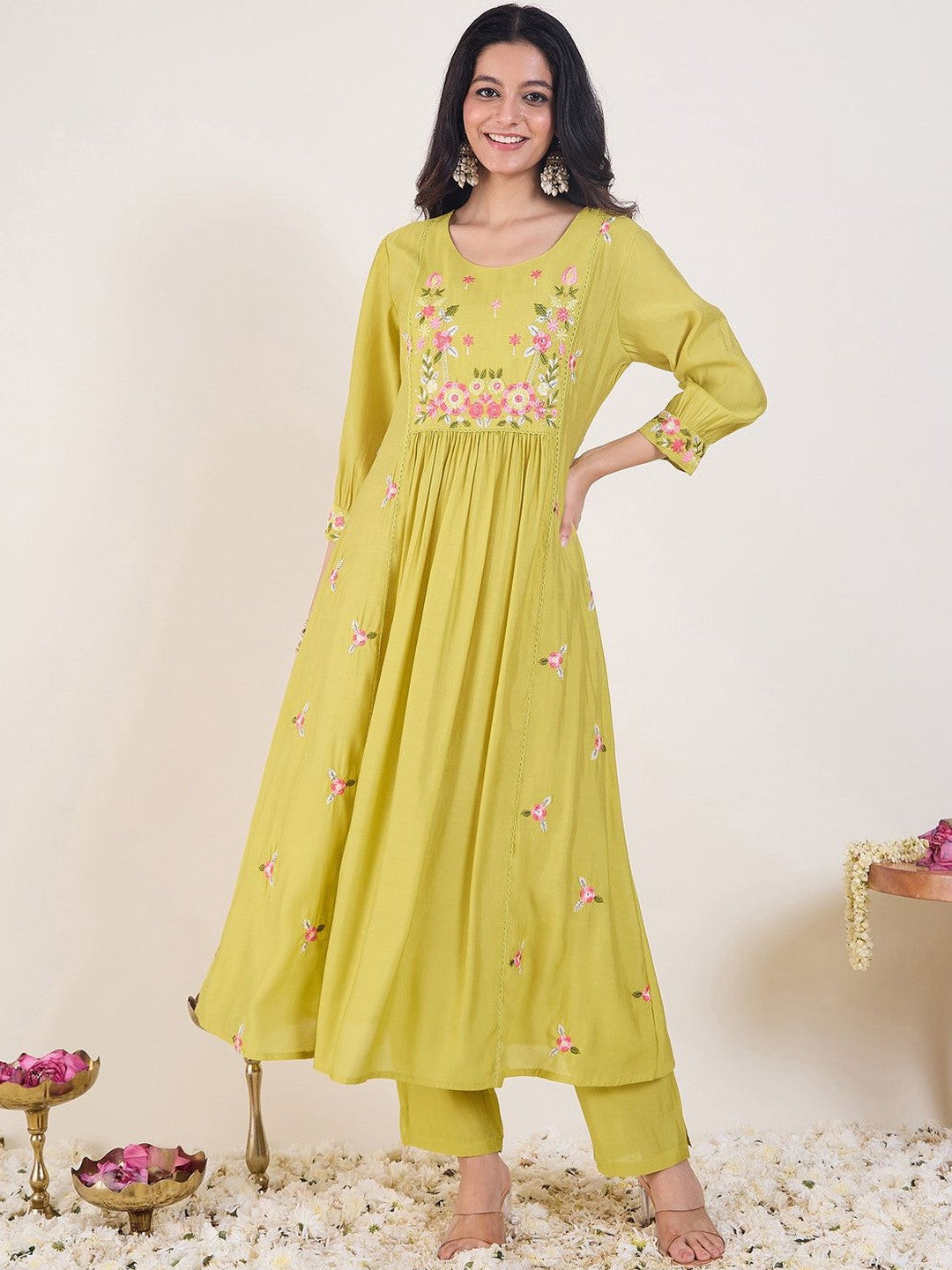 Women Floral Embroidered Tiered Thread Work Kurta with Trousers & With Dupatta