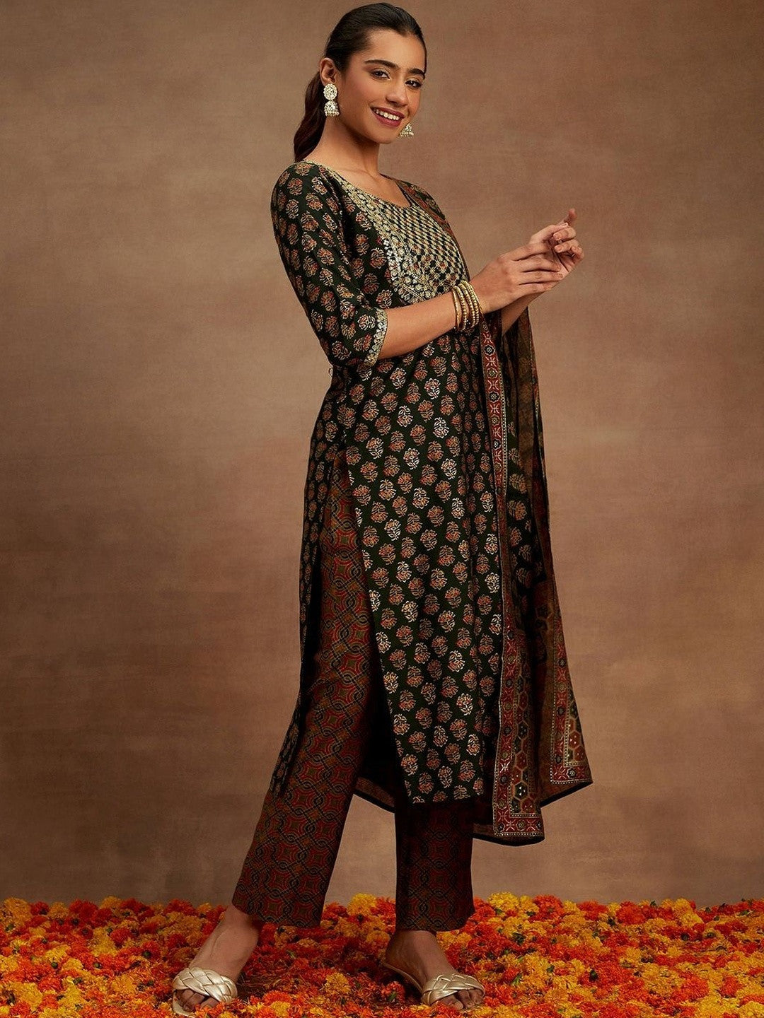 Women Ethnic Motifs Printed Regular Thread Work Kurta with Trousers & With Dupatta