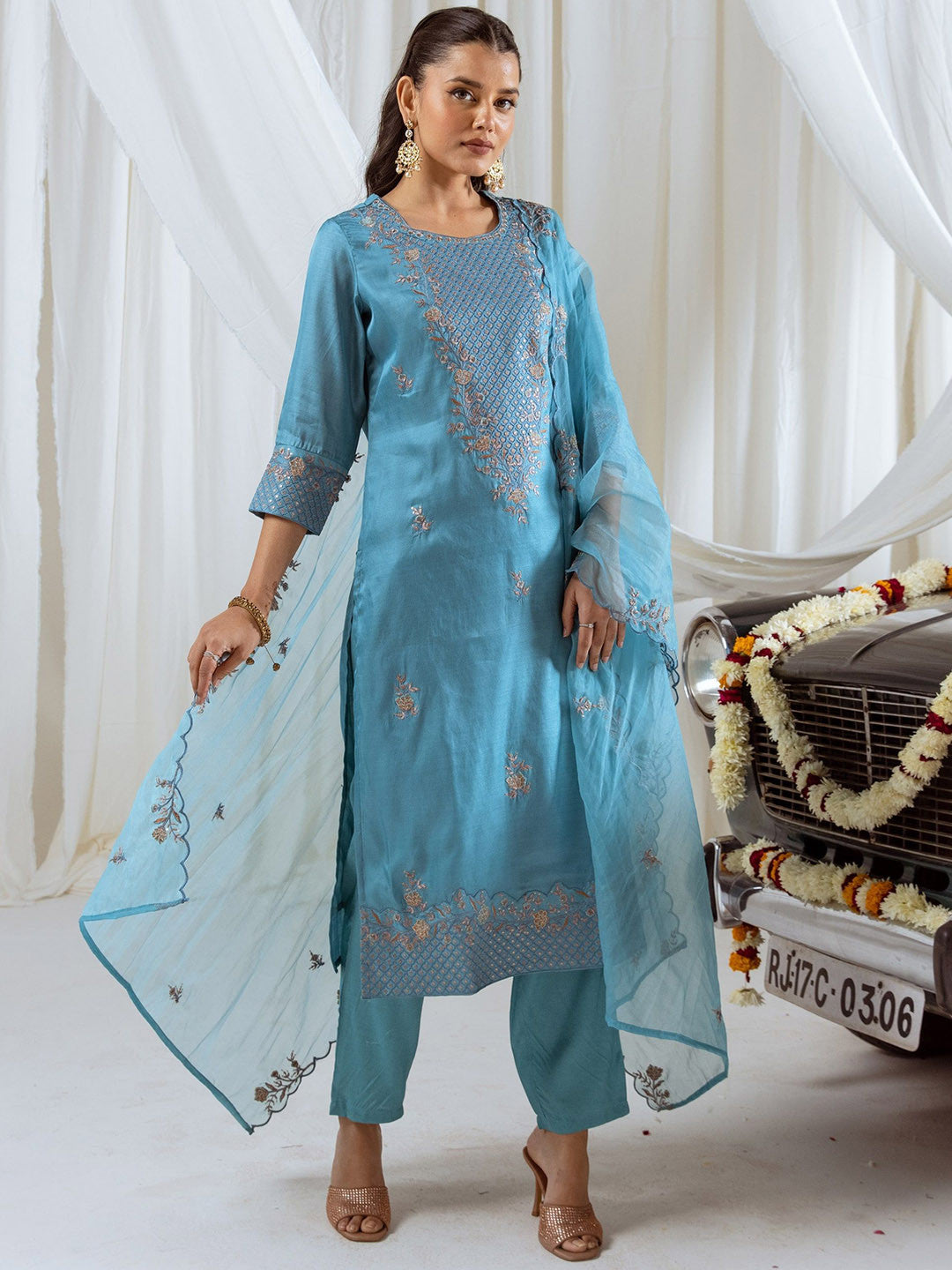 Floral Embroidered Round Neck Muslin Silk Straight Kurta With Trousers And Dupatta