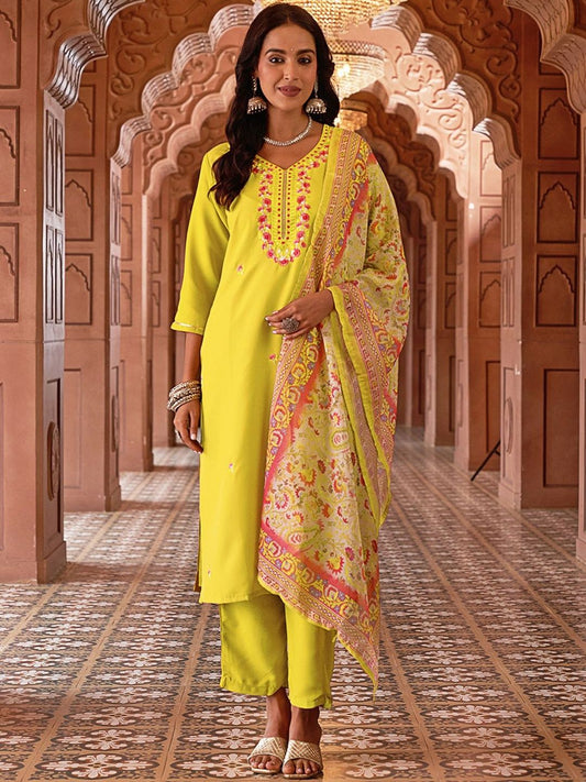 Dhiyona KL Women Floral Embroidered Regular Thread Work Kurta with Trousers & With Dupatta