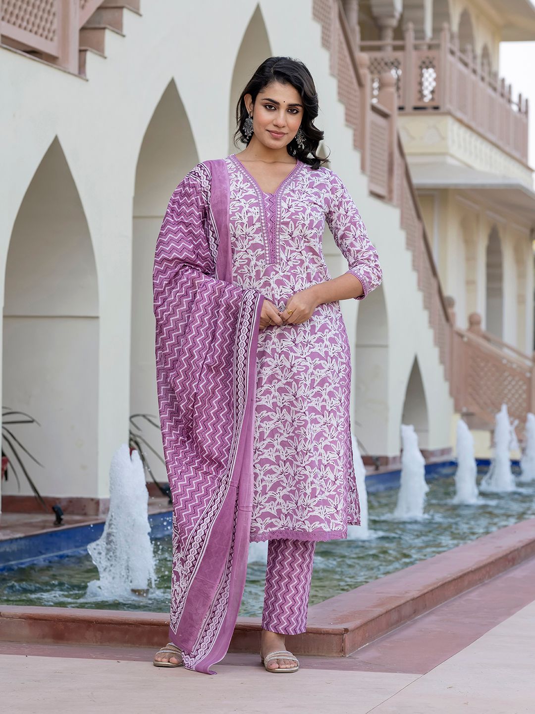 Dhiyona KL Women Floral Printed Regular Pure Cotton Kurta with Trousers & With Dupatta