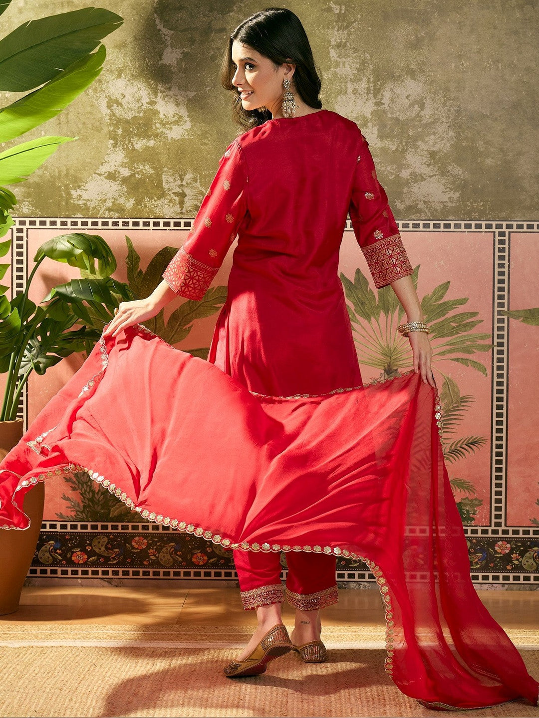 Embroidered Round Neck Kurta & Trousers Kurta Sets