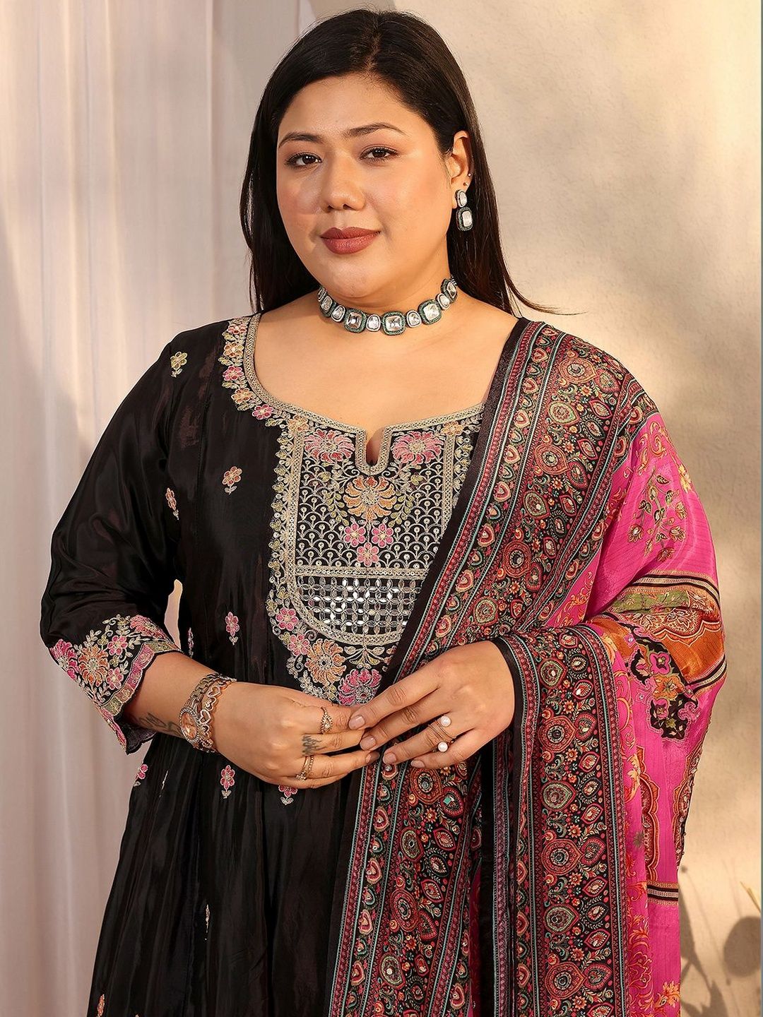 Dhiyona Women's Plus Size Floral Embroidered Kurta with Trousers & With dupatta