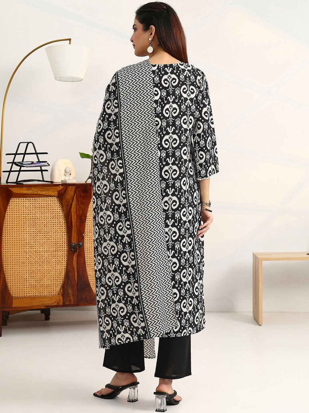 Women Ethnic Motifs Printed Regular Thread Work Kurta with Trousers & With Dupatta
