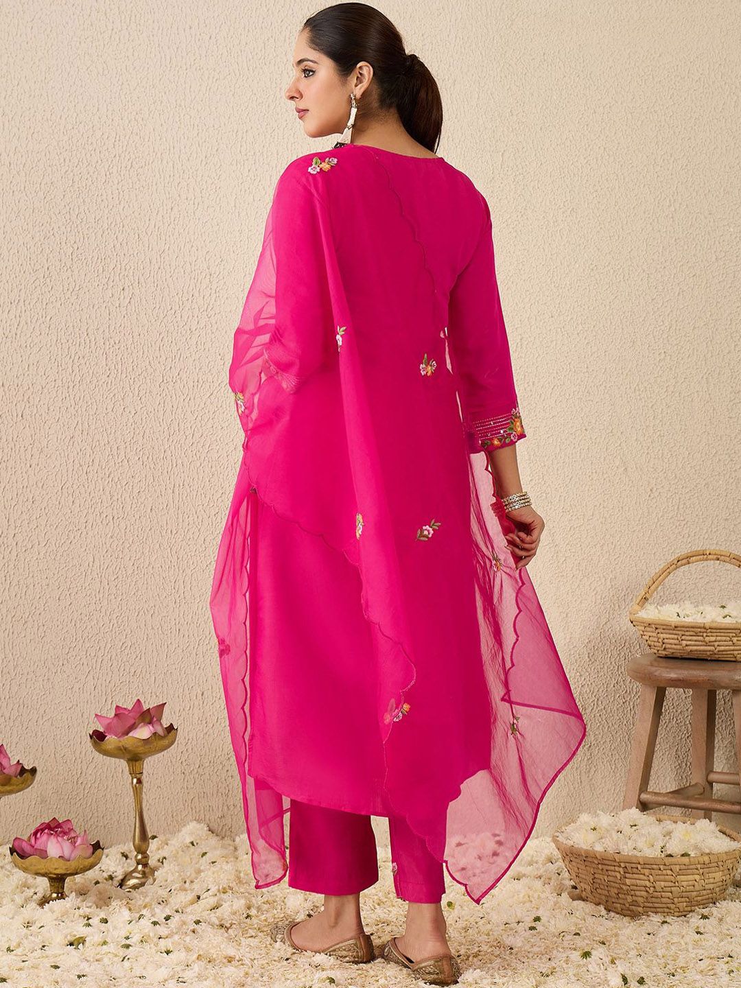 Women Floral Embroidered Regular Thread Work Kurta With Trousers & Dupatta