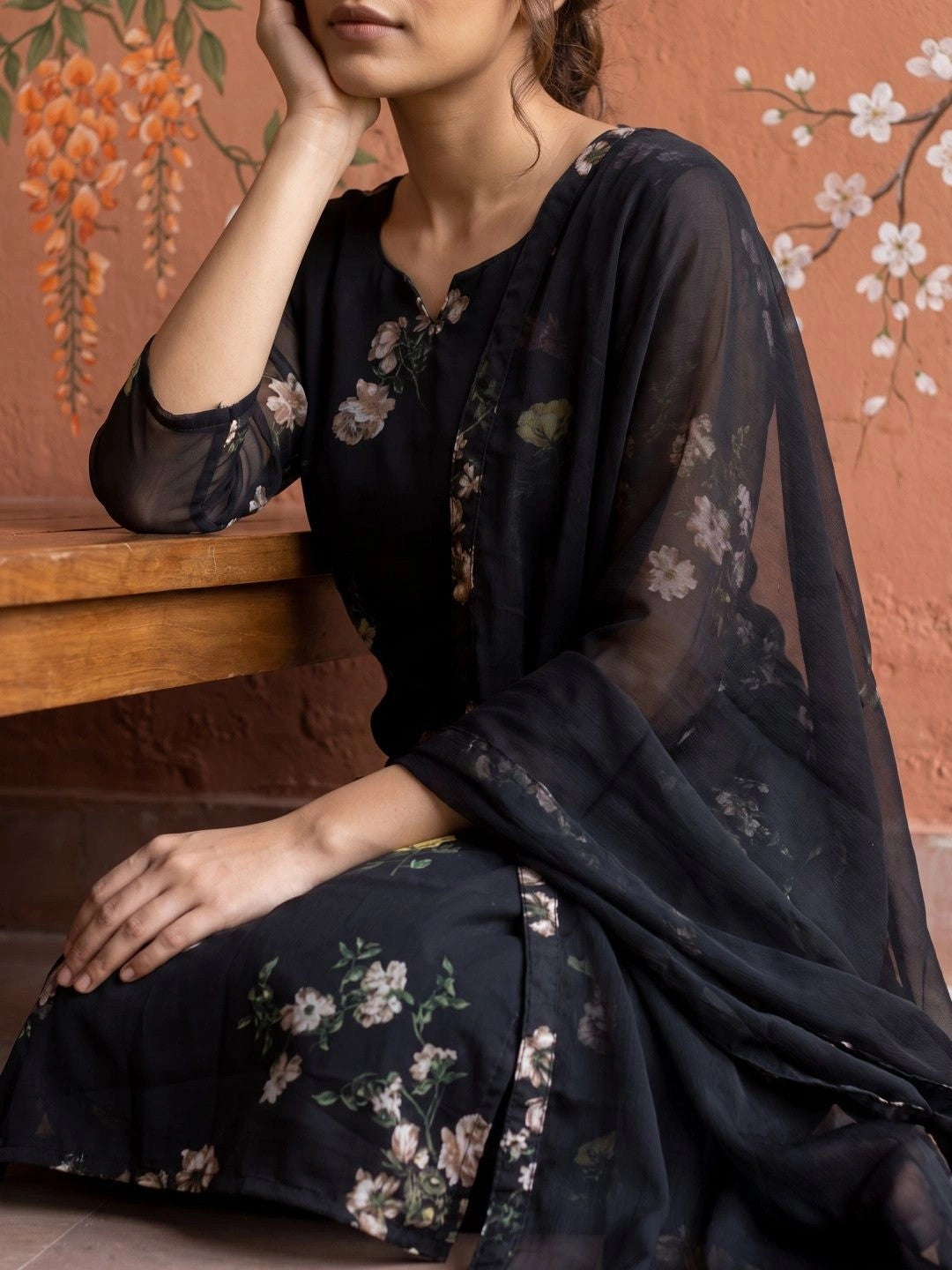Women Floral Printed Regular Kurta with Trousers & With Dupatta