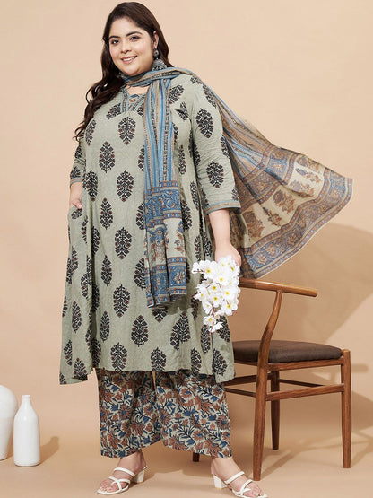 Dhiyona KL Women Plus Size Floral Printed Cotton Kurta with Palazzo & Dupatta