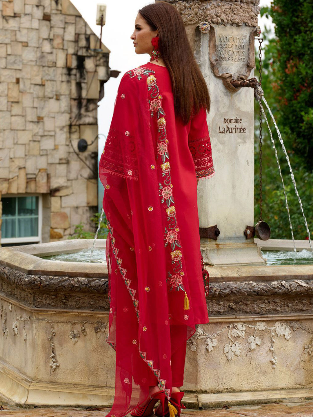 Floral Embroidered Regular Sequinned Kurta With Trousers & Dupatta