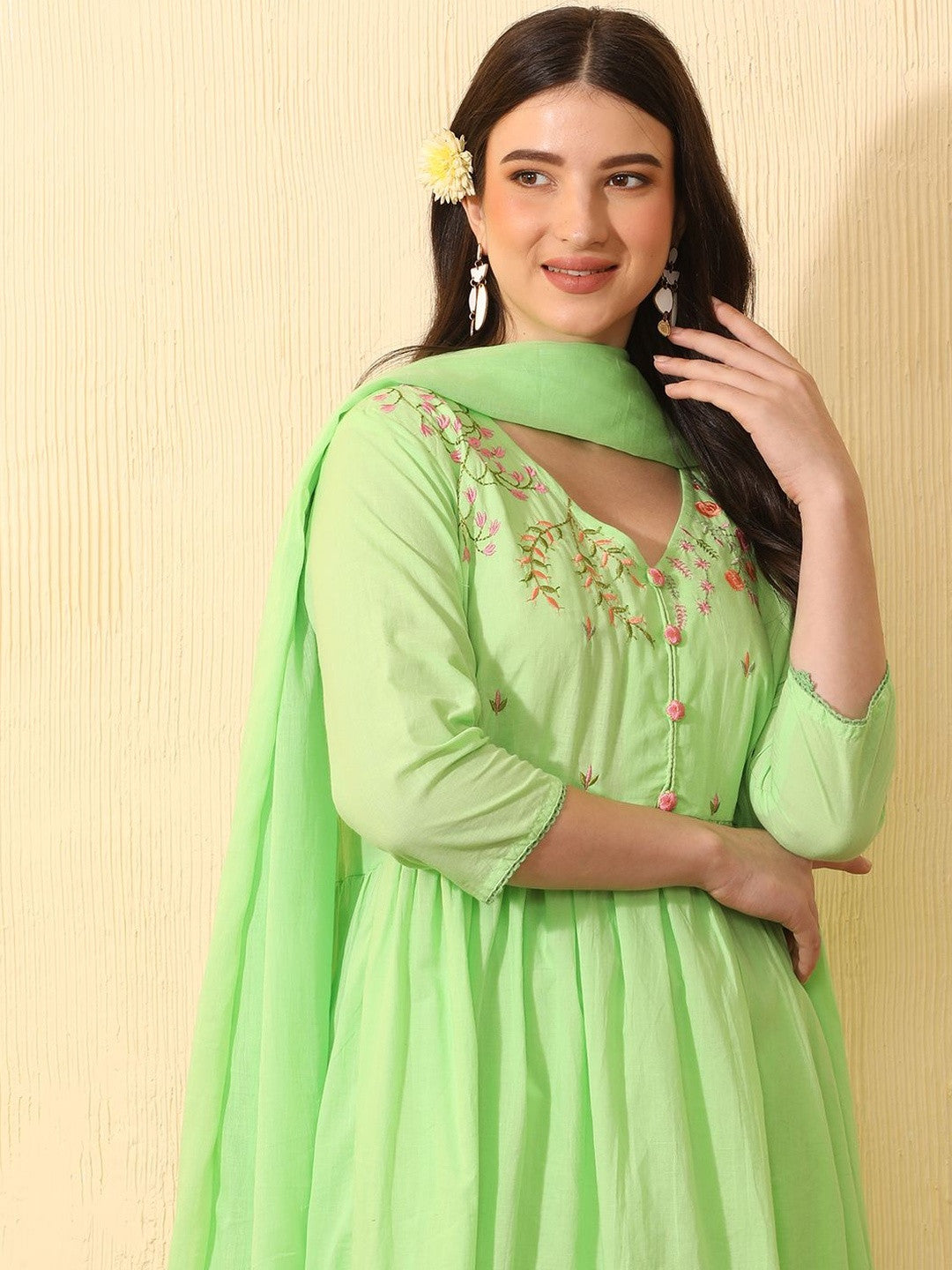 Dhiyona SN Women Floral Embroidered Empire Thread Work Pure Cotton Kurta with Trousers & With Dupatta