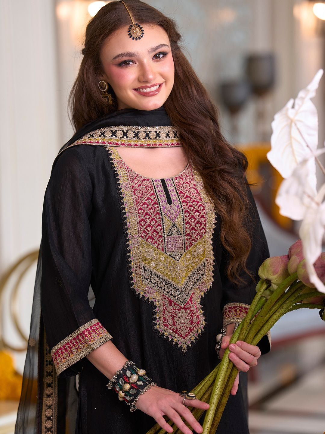 Women Ethnic Motifs Embroidered Regular Kurta & Trousers With Dupatta