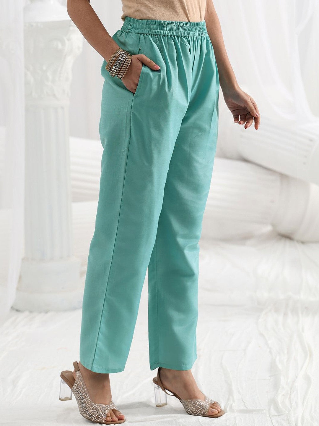 Women Regular Thread Work Kurta with Trousers & With Dupatta