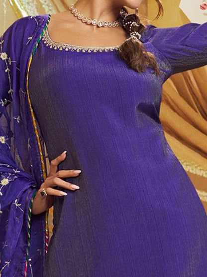 Dhiyona IN Women Floral Embroidered Regular Kurta with Palazzos & With Dupatta